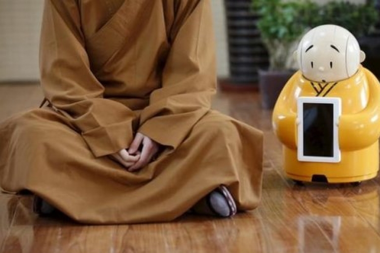 Robotszerzetest állítottak a buddhizmus szolgálatába egy pekingi templomban