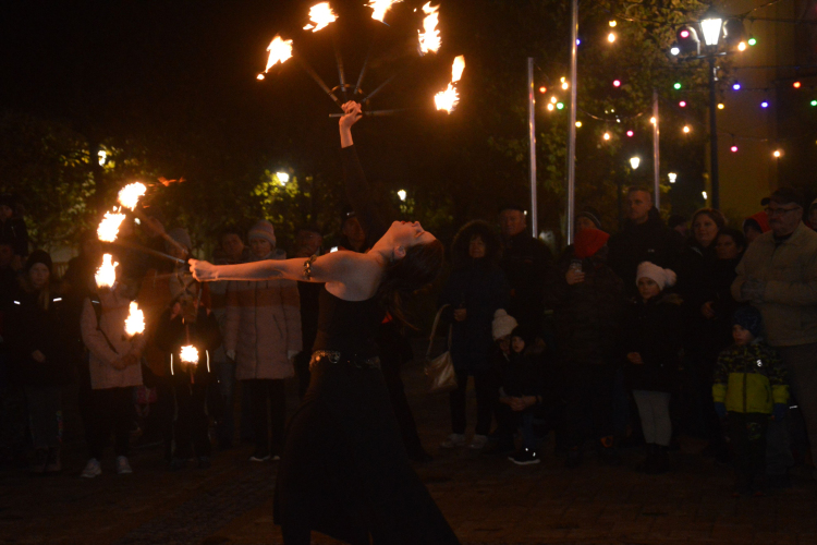 Ünnepélyes megnyitóval vette kezdetét az adventi időszak Félegyházán (videoval)