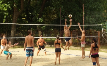 Strandröplabda bajnokság a Termál Parkfürdőben