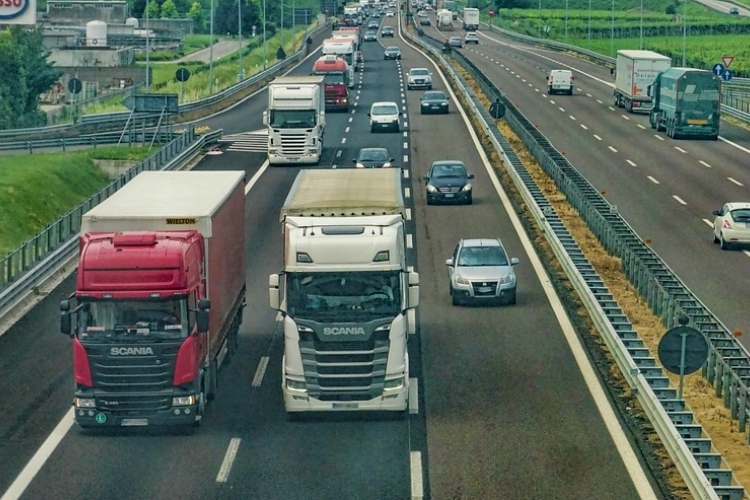Csökkent a közúti teherforgalom Európában