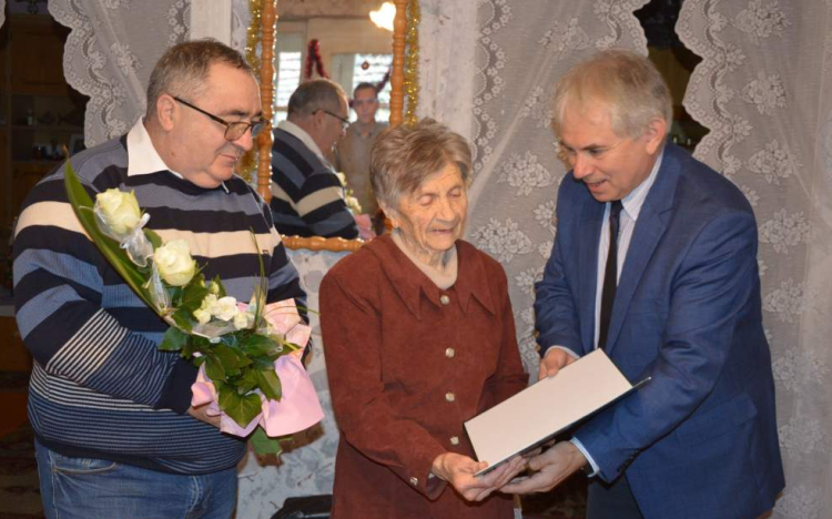 A 90 éves Marika néni életét az unokák teszik teljessé