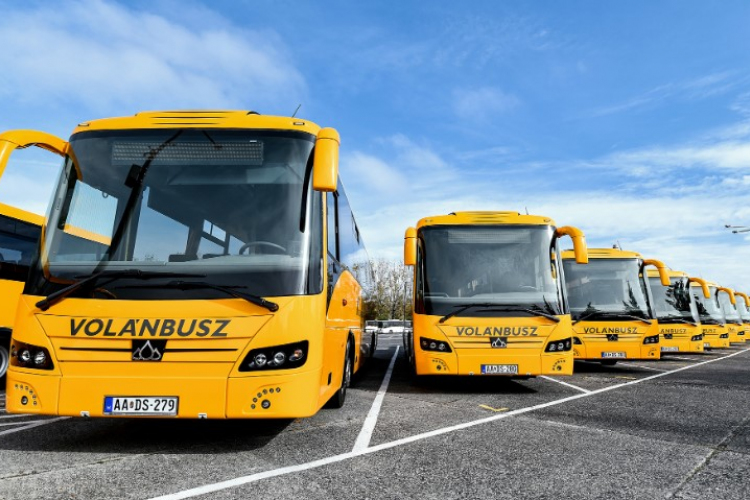 Száz új Credobus Inovell autóbuszt állított forgalomba a Volánbusz országszerte