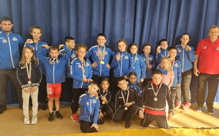 Húsvéti éremeső a félegyházi birkózóktól