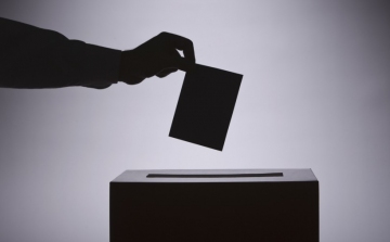 Szavazólap helyett pénzt dobott az urnába egy spanyol szavazó