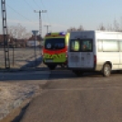 Betegszállító és mikrobusz ütközött Tiszaalpáron