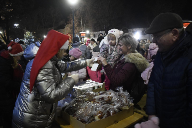 A főtérre látogatott a MIkulás