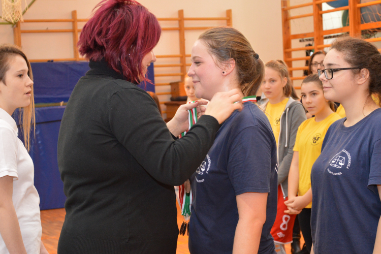 Éva néni emléke előtt tisztelegtek a kosárlabda meccsekkel