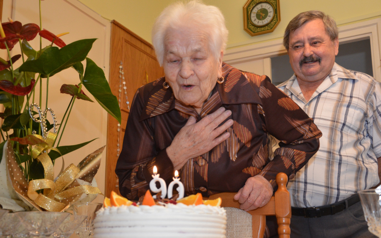 Fiatalos és vidám a 90 éves Margitka néni