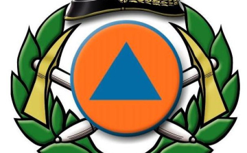 Elakadt egy pótkocsis traktor 451-es főúton Kiskunfélegyházánál