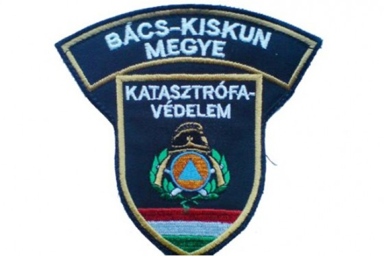 Lesodródott az útról egy teherautó