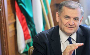 Lezsák Sándor fogadóórát tart