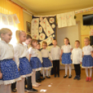 Zenés műsorral köszöntötték az idősotthonok lakóit Kiskunfélegyházán