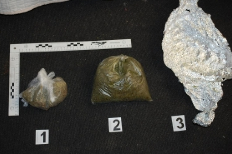 A fűben és a szomszédnál elrejtve találták meg a drogot