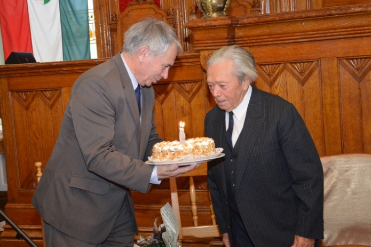 Bensőséges ünnepléssel köszöntötték Kapus Béla karnagyot 90. születésnapján