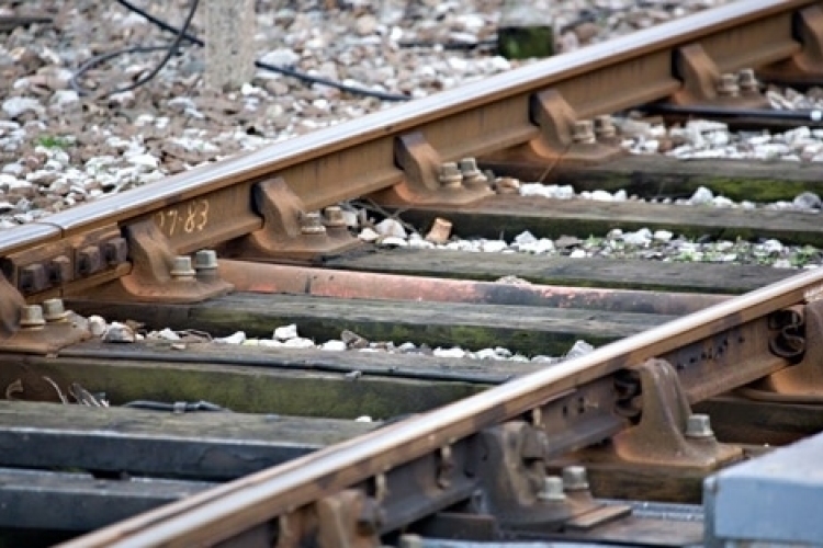 Rongálás miatt késtek a vonatok a Budapest-Győr-Hegyeshalom vasútvonalon