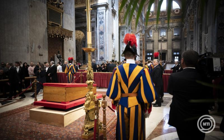 Ferenc pápa búcsúztatása - Ma helyezik végső nyugalomra a katolikus egyházfőt