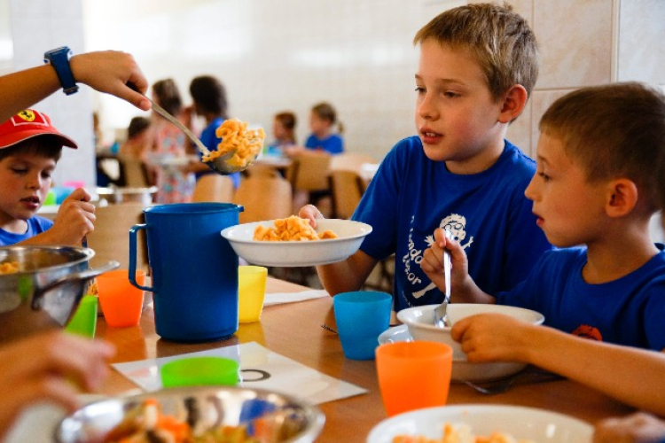 Évente kétmillió tonna ételt dobunk a szemétbe