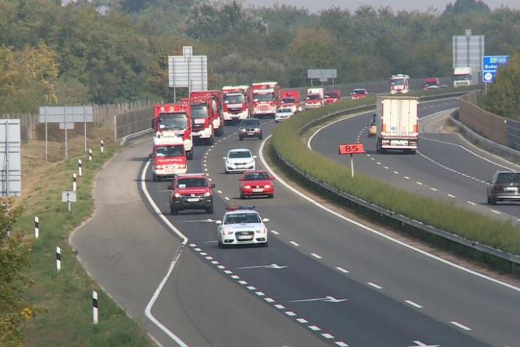 Az M5-öst érintve külföldi katasztrófavédelmi konvojok haladnak át az országon
