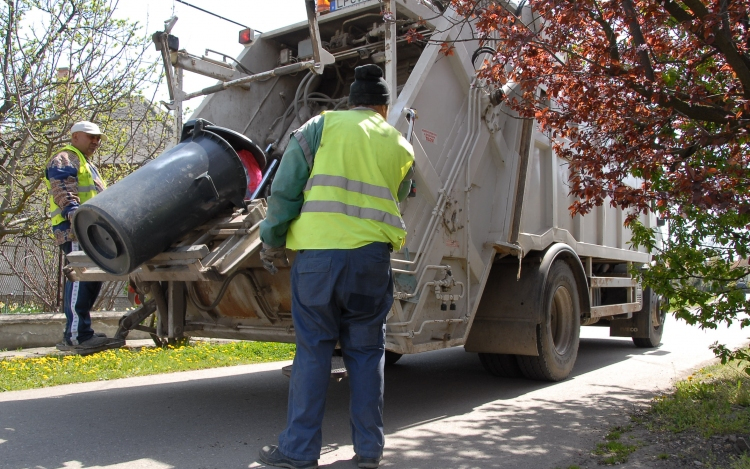 Nyári menetrend a szemétszállításban