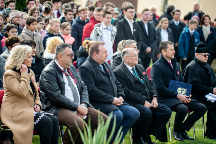 Petőfi Sándor mellszobrot avattak Kunszálláson