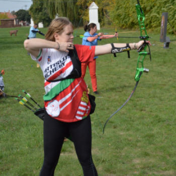 Csapatíjász versenyt rendeztek a Szérűskertben