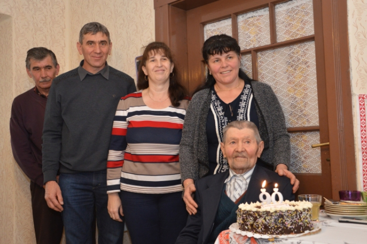 A 90 éves Gábor bácsi születésnapi ajándéka egy második dédunoka lett