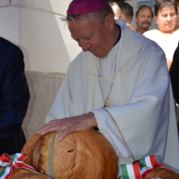 Ünnepi szentmisén szentelték meg Félegyházán az Új Kenyeret
