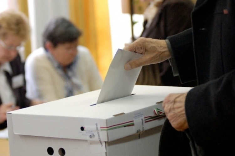 Szavazategyenlőség miatt újabb időközi választást kell tartani Kemeneskápolnán