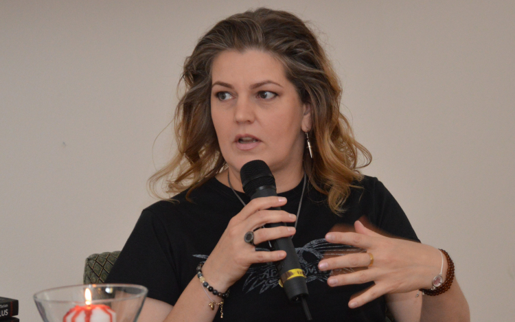 Egy romantikus vámpírregény-trilógia születése