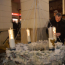 Lobog már az öröm lángja is