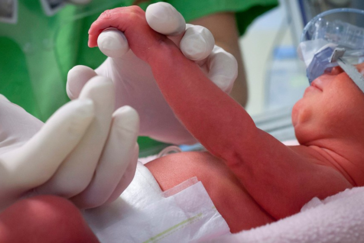 Sok az „iszákos” és „dohányos” koraszülött baba