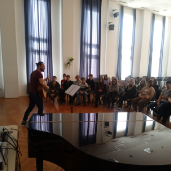 Versek a zene tükrében 