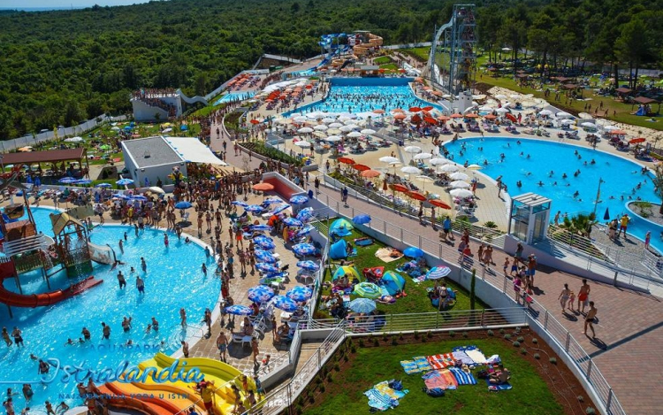 Izzadsz és meleged van? A szomszédban van a világ egyik legjobb víziparkja