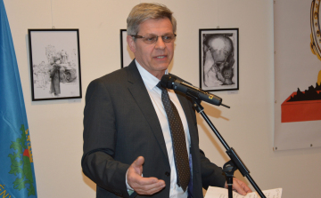 Rajzokon elevenednek meg a jászfényszarui szobrászművész alkotásai