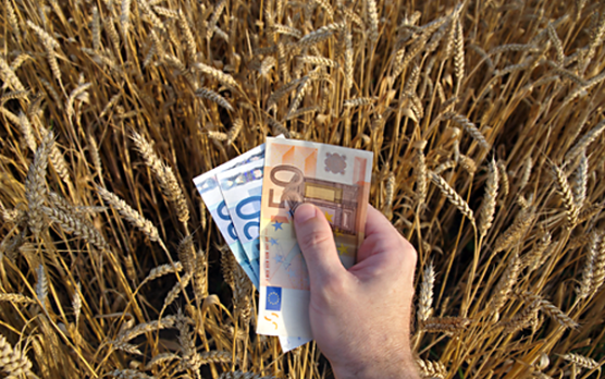 Százmilliárdokat utalnak péntektől