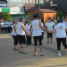 Csaknem száz szenior örömtáncos ropta a főtéren