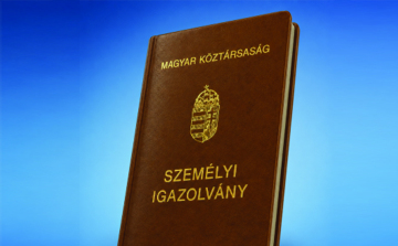 Augusztusban érvényüket vesztik a régi, könyv formátumú személyazonosító igazolványok 