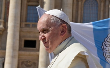 Ferenc pápa szerint aggasztó méretet ölt a keresztények üldözése
