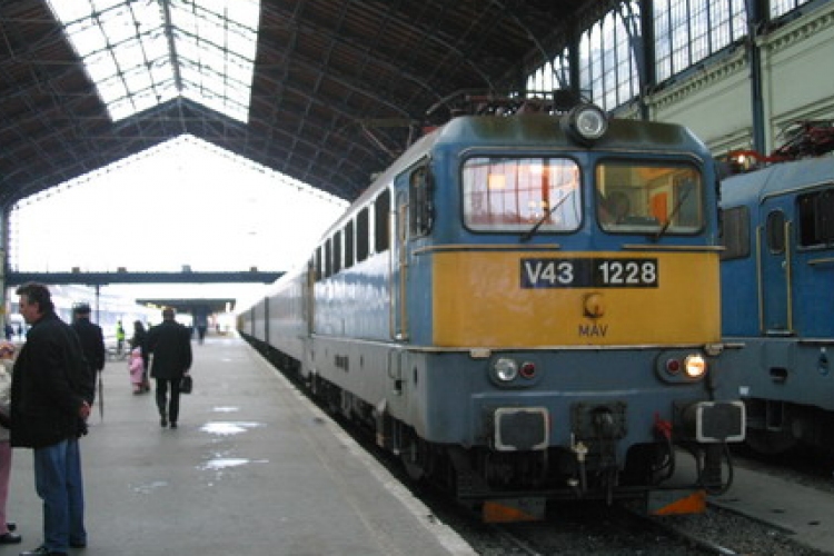 Gázolás miatt késnek a vonatok a Budapest-Szolnok vonalon