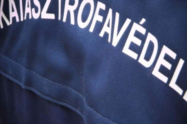 A Soltvadkert és Kecel közötti útszakaszon félpályás lezárás van