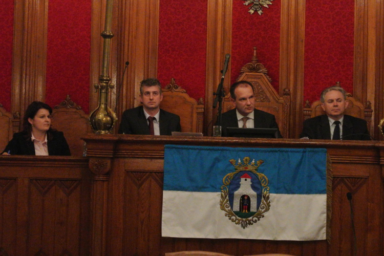 Sürgősségi indítvánnyal kezdődött a képviselő-testületi ülés