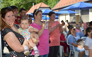 Majális szivárvány színekben