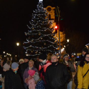 Az öröm lángja is fellobbant városunk adventi koszorúján