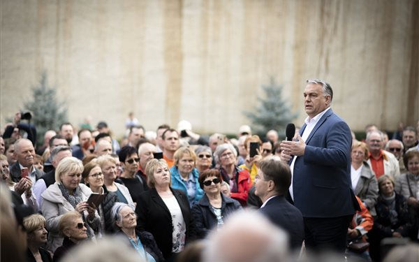 Orbán: meg kell állítani a genderőrületet!