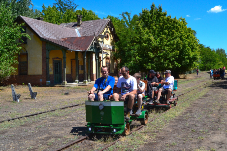 Helvécián újra életre kelnek a sínek