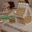 Megnyitott a mézeskalács meseváros kiállítás