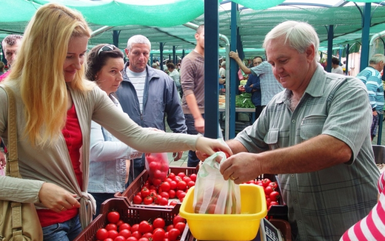 Ünnepi nyitva tartás a Piacon