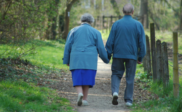 Így csapják be az időseket a termékbemutatókon